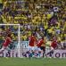 AP - Con el 0-1, Colombia no reaccion&#243; porque Chile no merm&#243; sus deseos de ir por el segundo gol, que lleg&#243; a los 21 minutos, por medio de una de las figuras del Barcelona de Espa&#241;a, Alexis S&#225;nchez, quien puso el 0-2 y la incertidumbre en los colombianos, porque a los 29 repiti&#243; para poner el 0-3 y empezar a afianzar la revancha de lo sucedido hace un a&#241;o en Santiago.