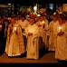 Julio C&#233;sar Herrera - Antorchas, velas, cirios, faroles, hasta linternas, portaron los centenares de feligreses que soportaron previamente y durante el desfile una lluvia moderada.