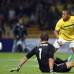 Reuters - Robinho, arranc&#243; en la banca en la fecha anterior ante Paraguay, regres&#243; al ataque junto con Neymar, Pato y Paulo Henrique Ganso, y tambi&#233;n fue una amenaza constante.
