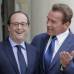 AP - Arnold Schwarzenegger bromea con el presidente franc&#233;s Francois Hollande antes de una reuni&#243;n en el Palacio del El&#237;seo en Par&#237;s.