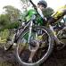 Donaldo Zuluaga - Por momentos tocó cargar la bicicleta para poder superar algunas zonas debido al pantano.