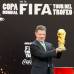 COLPRENSA - A ritmo de samba fue recibida la Copa del Mundo en un evento llevado a cabo en la Casa de Nari&#241;o, donde el presidente Juan Manuel Santos levant&#243; el trofeo.