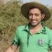 Cortes&#237;a Canal Caracol - Jonathan Ar&#243;n Hurtado. 27 a&#241;os. Valledupar. Abogado. Coste&#241;o, alegre, dicharachero y hablador. Se siente muy orgulloso de ser vallenato y cree que esta m&#250;sica es la que representa su personalidad. Vive con su mam&#225;, tres t&#237;as y su hermana de 14 a&#241;os. Su padre muri&#243; en 2006 y desde ese momento &#233;l qued&#243; pr&#225;cticamente a cargo de su casa. Se considera una persona ansiosa, explosiva y bochinchera.
