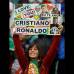 Reuters - Muchas fanáticas demostraron desde la tribuna su amor por el jugador Cristiano Ronaldo.
