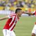 REUTERS - Paraguay se derrumb&#243; tras adelantarse en el marcador, cuando un mal rechazo de la defensa dej&#243; servido un bal&#243;n para que Luis Caballero anotara el gol de la victoria parcial.