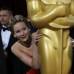 Reuters - Jennifer Lawrence llama la atenci&#243;n de los fot&#243;grafos con sus ocurrencias.