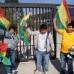 Jaime Herrera - Hinchas bolivianos minutos antes del compromiso en las afueras del estadio de Colón.