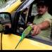 Jaime P&#233;rez - Juan Carlos siente miedo de que las autoridades se lo quiten porque piensen que es da&#241;ino para el animal estar dentro de un taxi o por un eventual choque, pero enfatiza que Ni&#241;o no le estorba en absoluto y tampoco lo retiene a la fuerza.