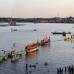 Reuters - Pequeños barcos y balsas desfilaban con coloridas representaciones de la luna, los arboles y de animales de la zona como el delfín rosado, la anaconda, la garza y el caimán.