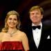 AP - El protocolo holand&#233;s requer&#237;a para esta cena traje largo para las damas y esmoquin para los caballeros. Aqu&#237; el pr&#243;ximo rey Guillermo Alejandro y la reina consorte M&#225;xima.