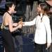 AFP - Anne Hathaway entrega el premio como Mejor Actor de Reparto a Jared Leto por El Club de los desahuciados.