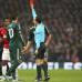 AP - El Manchester United, que planeaba pasar la eliminatoria al contragolpe, se vio mermado por la pol&#233;mica tarjeta roja que vio Nani en el minuto 56.