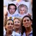 Reuters - Los espa&#241;oles manifestaron su apoyo en la ins&#243;lita boda.