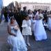 Colprensa-Germ&#225;n Enciso - Los vestidos blancos de las novias son alquilados a una agencia y cada uno tiene un detalle particular para distinguirlos y que no todas luzcan igual, en peque&#241;as variaciones que son escogidas por las propias novias, explic&#243;.