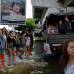 Reuters - El caudal de agua comenz&#243; a descender hacia Bangkok, situada en la desembocadura del r&#237;o Chao Praya y capital en la que habitan unas 12 millones de personas.