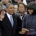 Reuters - Obama realizó una toma del mando formal el domingo en la Casa Blanca, dado que por requerimiento constitucional el presidente debe asumir el 20 de enero.