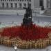 Reuters - Tunick, conocido por sus sesiones en lugares p&#250;blicos con modelos desnudos, pretende reproducir con los participantes, cubiertos &#250;nicamente con pintura corporal de color oro o rojo, motivos de la tetralog&#237;a wagneriana El anillo del Nibelungo.
