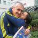 Wilson D&#237;az S&#225;nchez - El t&#233;cnico Eduardo Lara con su hija en el lugar de concentraci&#243;n de la selecci&#243;n Colombia en Bogot&#225;, horas antes al juego.
