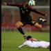 Reuters - El dominio absoluto de Per&#250; continu&#243; hasta los veinte minutos, cuando Vargas se cans&#243; de hacer estragos por la banda izquierda, pero a partir de ese momento M&#233;xico logr&#243; asentarse en el campo y paulatinamente quitarle ritmo a las acciones.