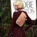 Reuters - Naomi Watts con un Zac Posen burgundy con cola, manga larga y escote en la espalda.