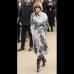 Reuters - Cooper, estuvo acompa&#241;ado en el desfile por la directora de Vogue Estados Unidos y gur&#250; de nuevas tendencias, Anna Wintour.