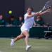 Reuters - La italiana Francesca Schiavone, cabeza de serie n&#250;mero 6 en Wimbledon, se impuso en la segunda ronda del torneo a la checa Barbora Zahlavova Strycova por 7-5 y 6-3 en una hora y 45 minutos.