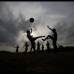 AP - Mientras los aficionados al fútbol de todo el mundo se están preparando para ver la Copa Mundial de fútbol, que se inaugura el 12 de junio, niños indios juegan al fútbol en un parque en Bhubaneswar, India.