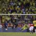 AP - Todo creci&#243; m&#225;s a los 75 minutos, cuando James se mostr&#243; como la figura y fue derribado dentro del &#225;rea, en una falta que fue sancionada como penal y Falcao se encarg&#243; de cambiarla por gol para acercar a la tricolor a la remontada.