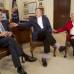 Reuters - El candidato presidencial republicano Mitt Romney recibi&#243; la aprobaci&#243;n formal del expresidente George Bush (padre) y la exprimera dama Barbara Bush.