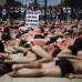 Reuters - arios centenares de activistas convocados por la organizaci&#243;n AnimaNaturalis protestaron en la capital mexicana en contra de las corridas de toros y exigieron la abolici&#243;n de este espect&#225;culo debido a la tortura y sufrimiento a que son sometidos los animales.