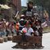 Hernán Vanegas - Unos piratas se atrevieron a hacer que su barca "navegara" por las calles del oriente de Medellín. Los piratas eran nueve integrantes de la familia de Jesús Vallejo, en el comando.