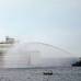 AP - Además, dos barcos de las organizaciones ecologistas Greenpeace y Legambiente navegarán junto al Concordia y realizarán análisis periódicos del agua para vigilar que el mar no sufra ningún tipo de contaminación.