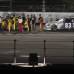 Reuters - La primera gran prueba automovil&#237;stica del a&#241;o en Estados Unidos dentro de la competici&#243;n Nascar, las 500 Millas de Daytona, hab&#237;a comenzado en la noche del lunes, tras un d&#237;a de aplazamiento por la lluvia, con un choque masivo en la segunda vuelta que dej&#243; fuera de carrera a Jimmie Johnson.