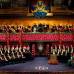 Reuters - Los ganadores del Nobel de 2010 (izquierda) se sentaron al frente del Rey de Suecia Carlos XVI.