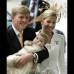 AP - El entonces pr&#237;ncipe heredero holand&#233;s William-Alexander y su esposa Maxima Zorreguieta con la beb&#233; Catharina-Amalia en 2004.
