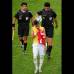 Reuters - En el entretiempo del partido un jugador de Paraguay le pidi&#243; la camiseta al brasile&#241;o Neymar.