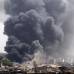Reuters - La Otan realiz&#243; un fuerte ataque en la capital libia, la inusual ofensiva en las horas del d&#237;a tuvo como objetivo algunos blancos militares muy cerca del complejo residencial de Gadafi.