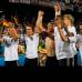AP - Alemania expuls&#243; a Inglaterra del Mundial con una goleada que pudo alcanzar ribetes de esc&#225;ndalo en un partido de locos que entrar&#225; en la historia de la Copa del Mundo no s&#243;lo por su resultado (4-1) sino por el gol clamoroso que el &#225;rbitro le neg&#243; a Frank Lampard.