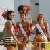 Foto Colprensa - Cartagena se convirti&#243; en un gran carnaval, con el tradicional desfile de carrozas, que dio inicio a las fiestas populares y a las actividades centrales del Concurso Nacional de Belleza. Las 25 candidatas estuvieron radiantes.