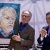 Esteban Vanegas - En el acto, el alcalde de Medellín, Aníbal Gaviria, entregó un retrato al maestro Botero.