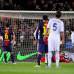 AP - Jose Mourinho dejó en el banco a Pepe y Benzema. Sabía el técnico portugués que con espacios y aprovechando el gran momento de Cristiano Ronaldo, su equipo podía hacerle daño a un Barça muy errático y así fue.