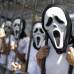 Reuters - Polic&#237;as federales protestan con el uso de m&#225;scaras en una celda para simbolizar las c&#225;rceles superpobladas, piden aumento de salarios y mejores condiciones de trabajo en Brasil.