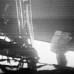 AP - NASA - 20 de julio de 1969. Imagen tomada de un monitor de televisión. El comandante del Apolo 11, Neil Armstrong, fue el primero en salir del módulo lunar, Eagle, en la superficie de la Base de la Tranquilidad.