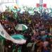 Colprensa - Con banderas, sombrillas, gritos, aplausos y cantos que brindaron cientos de hinchas vestidos de verde, fue recibido el cuadro Atl&#233;tico Nacional en el Puente A&#233;reo de Bogot&#225;.