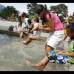 FOTO EL COLOMBIANO - El Parque de los Pies Descalzos es un lugar para el encuentro ciudadano, el sano esparcimiento y la comuni&#243;n con la naturaleza. Fue inaugurado el 7 de diciembre de 1998 y forma parte de los programas de recuperaci&#243;n arquitect&#243;nica y urban&#237;stica desarrollados por las Empresas P&#250;blicas de Medell&#237;n.
