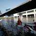 Reuters - Bangkok est&#225; parcialmente anegada y el Gobierno intenta con sus recursos impedir que el agua acceda al centro de la urbe.
