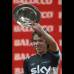 AP - Rigoberto Ur&#225;n celebra desde el podio con el trofeo que lo acredita como subcampe&#243;n del Giro de Italia.