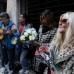 Reuters - El cortejo f&#250;nebre pas&#243; por las inmediaciones de la cafeter&#237;a La Biela de Buenos Aires, tradicional punto de reuni&#243;n de intelectuales y personalidades argentinas que Cabral frecuentaba siempre que se encontraba en la capital.