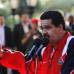 reuters - "Comandante: Aquí hay un pueblo leal que lo eligió, que lo defiende y que hoy ha venido con la Constitución en la mano a hacer un juramento colectivo", dijo el vicepresidente Nicolás Maduro.