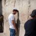 AP - Gerard Piqu&#233; reflexion&#243; en el muro de los lamentos.